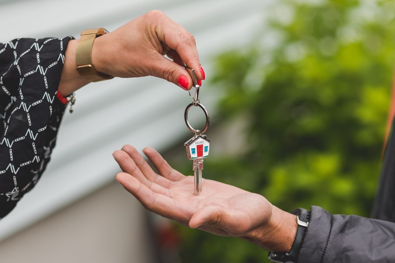 ¿Cómo funciona un crédito hipotecario y qué opciones existen para comprar vivienda?